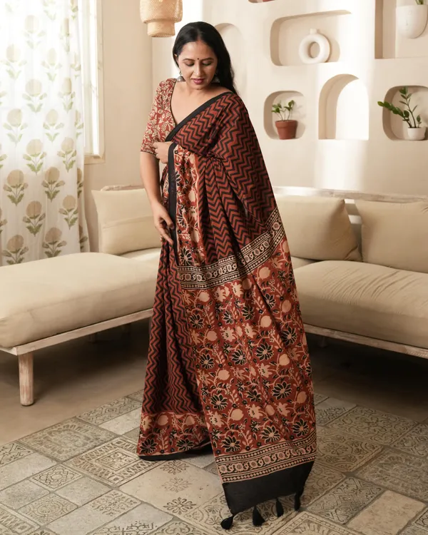 Red_Cotton_Zigzag_Print_Mulmul_Saree_For_Women